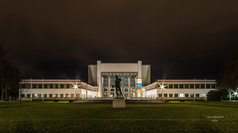 Hygiene Museum Dresden bei Nacht Foto: Joerg Nitzschner