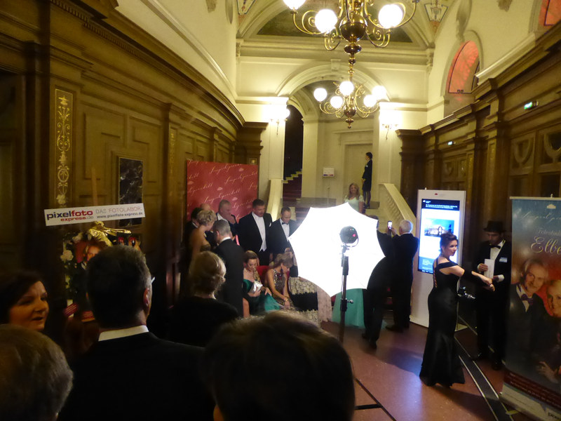 Semperopernball 2018 Eingangsfoyer beim Semperopernball 2018